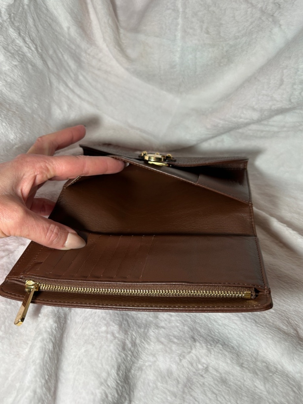 402. Louis Vuitton Mahina Amelia wallet in Acajou brown leather - Picture 11 of 13
